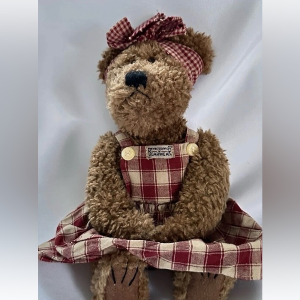 Epidemic Q. Quignapple Bear
Jointed Boyds Bear
1985 Retired 9" Plaid Dress
